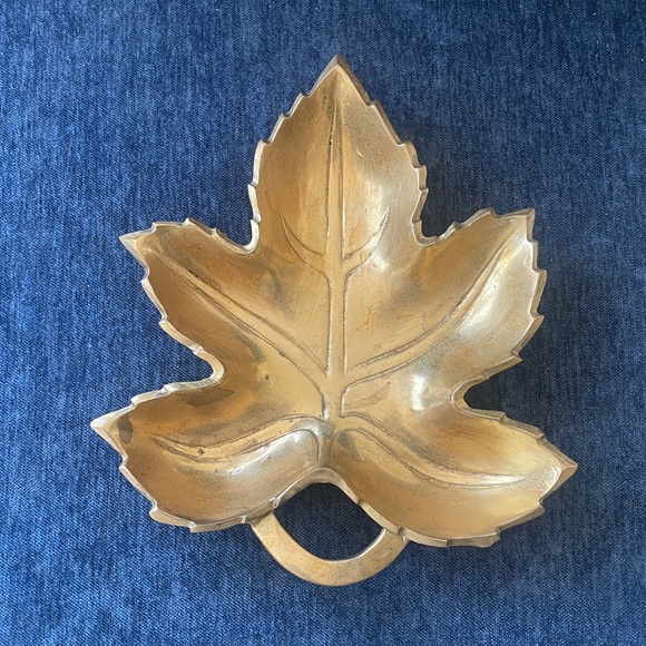 VINTAGE Brass Leaf Trinket Bowl Plate Super Heavy! 7 inch - Picture 1 of 9